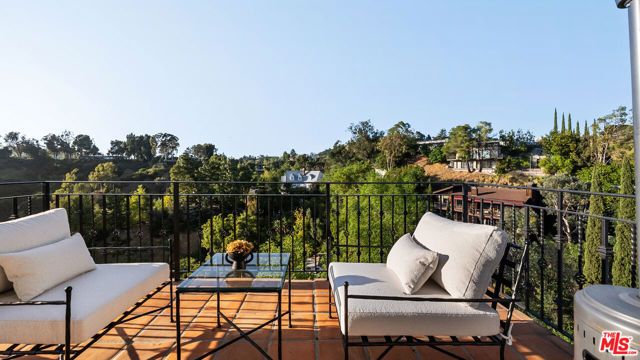 2591 Leicester Drive, Los Angeles, CA 90046