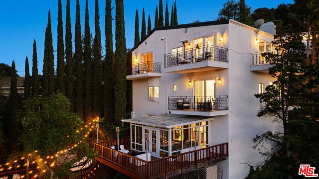 2591 Leicester Drive, Los Angeles, CA 90046