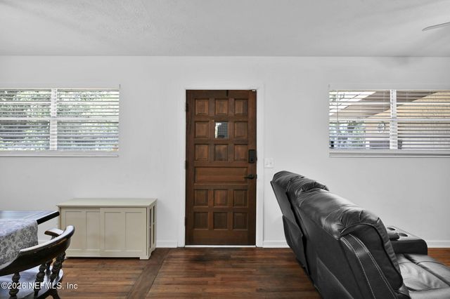 9038 COMMONWEALTH Avenue, Jacksonville, FL 32220