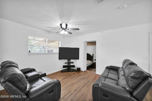 9038 COMMONWEALTH Avenue, Jacksonville, FL 32220