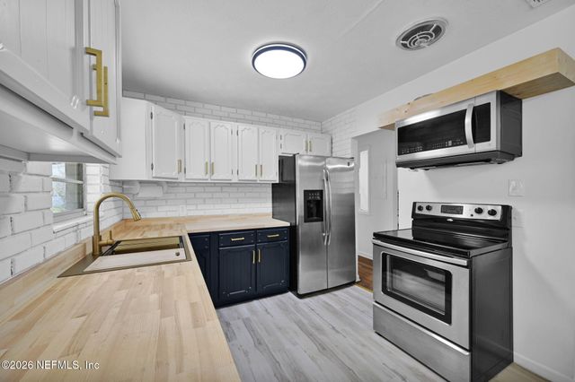 9038 COMMONWEALTH Avenue, Jacksonville, FL 32220