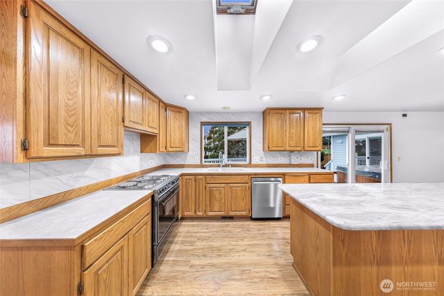 1207 Rainier Lane, Oak Harbor, WA 98277