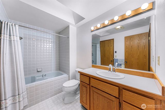 1207 Rainier Lane, Oak Harbor, WA 98277