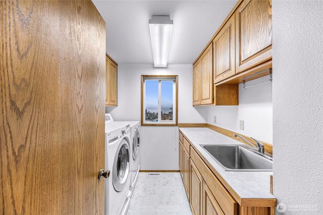 1207 Rainier Lane, Oak Harbor, WA 98277