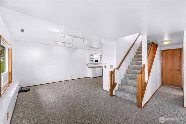 1207 Rainier Lane, Oak Harbor, WA 98277