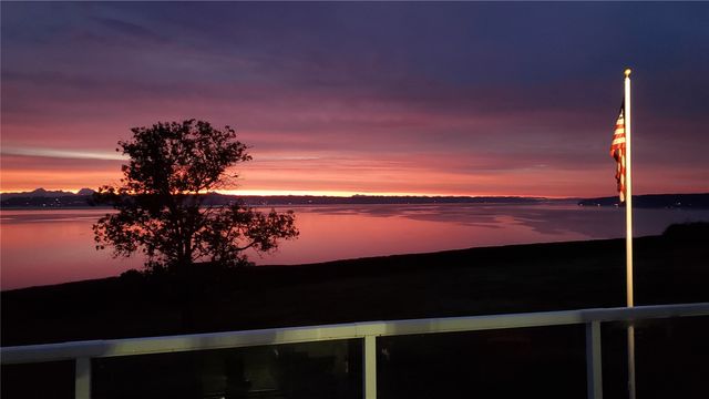 1207 Rainier Lane, Oak Harbor, WA 98277