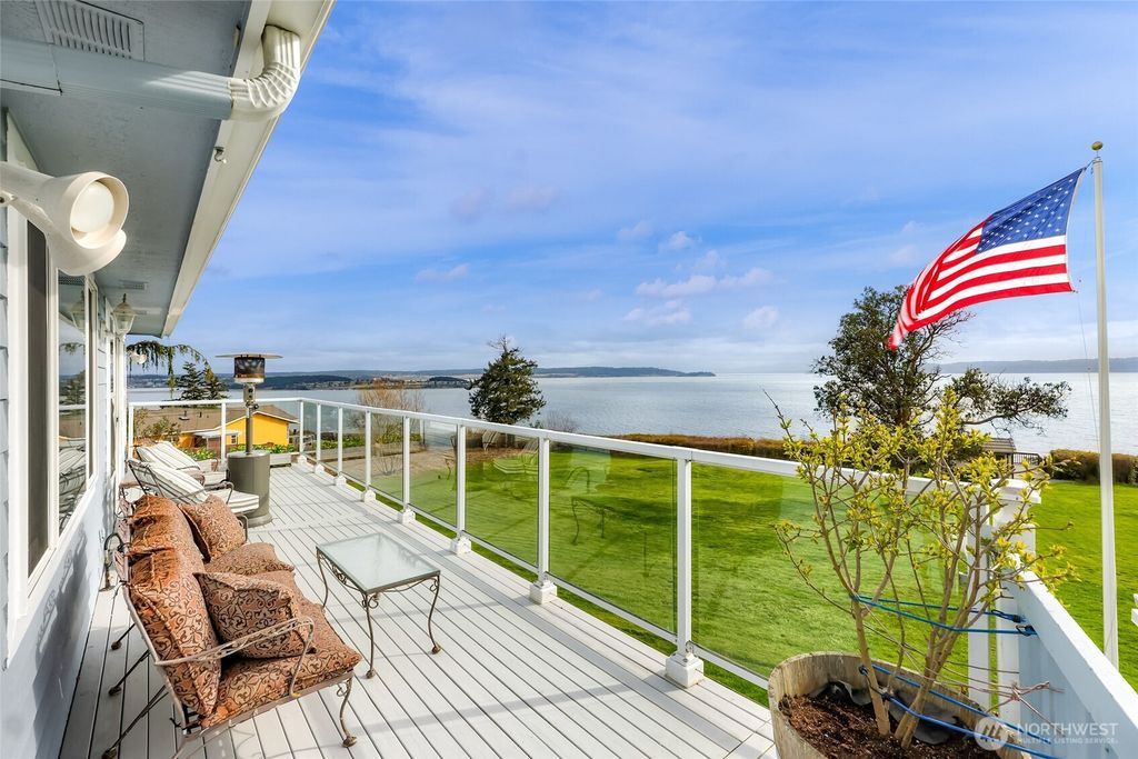 1207 Rainier Lane, Oak Harbor, WA 98277