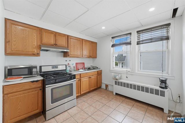 35 Moonachie Road, Moonachie, NJ 07074