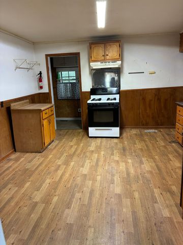 657 E JACKSON ST, Bolivar, TN 38008