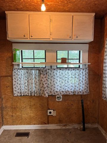 657 E JACKSON ST, Bolivar, TN 38008