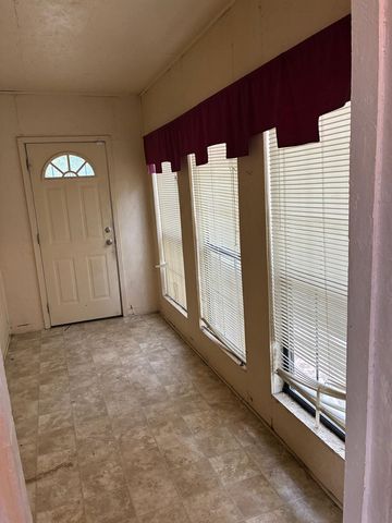 657 E JACKSON ST, Bolivar, TN 38008