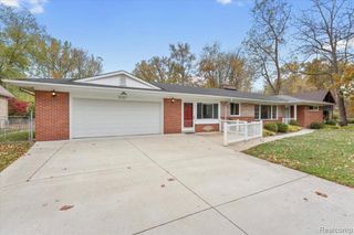 9127 Lake Road, Grosse Ile, MI 48138