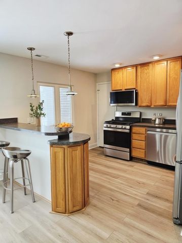 1550 Sandpebble Drive 210, Wheeling, IL 60090