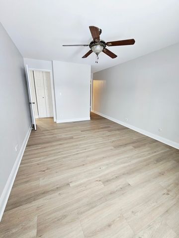 1550 Sandpebble Drive 210, Wheeling, IL 60090