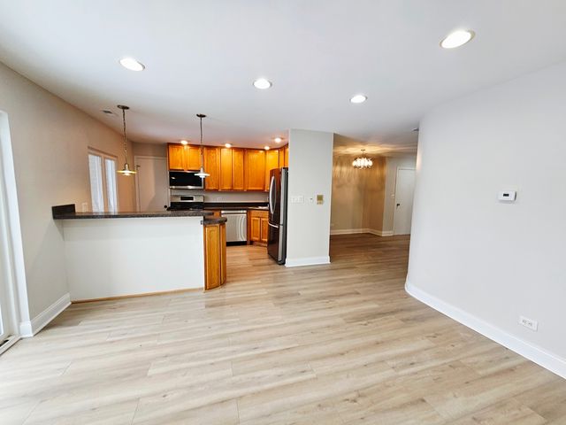 1550 Sandpebble Drive 210, Wheeling, IL 60090