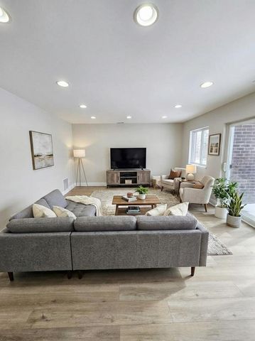 1550 Sandpebble Drive 210, Wheeling, IL 60090