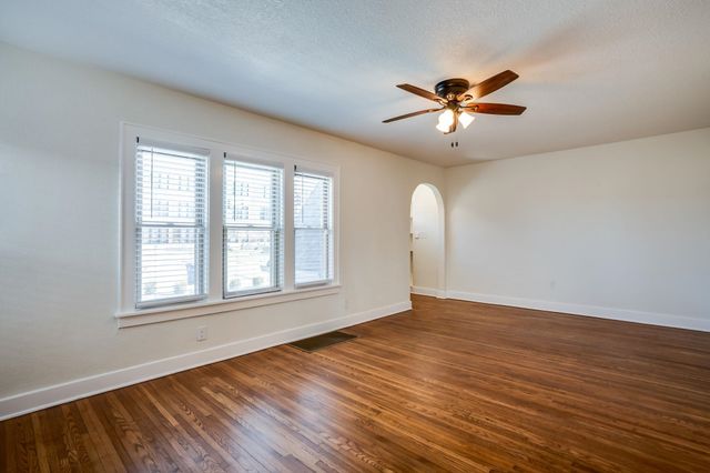 353 N Oliver Ave, Wichita, KS 67208