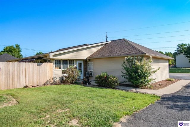 1007 S Woodland Drive, Radcliff, KY 40160