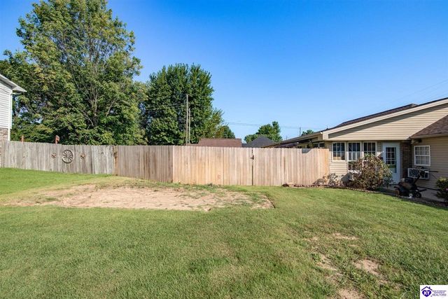 1007 S Woodland Drive, Radcliff, KY 40160