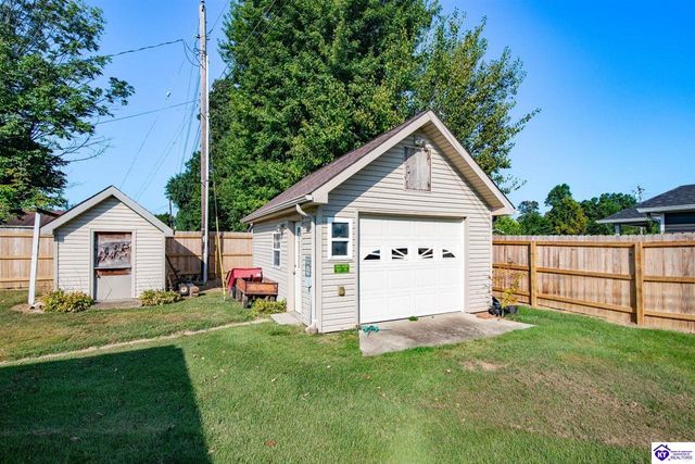 1007 S Woodland Drive, Radcliff, KY 40160