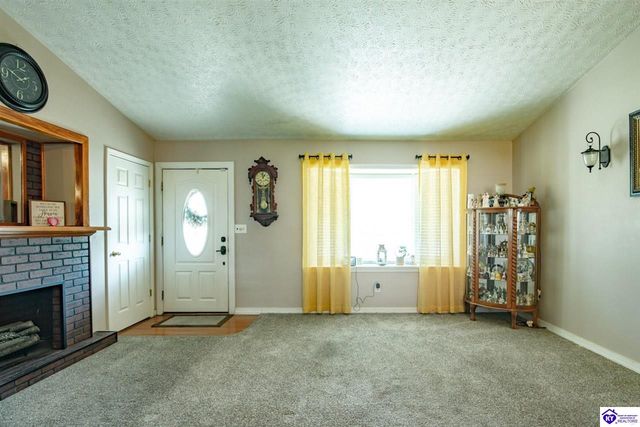 1007 S Woodland Drive, Radcliff, KY 40160