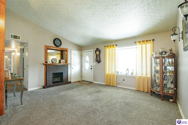 1007 S Woodland Drive, Radcliff, KY 40160