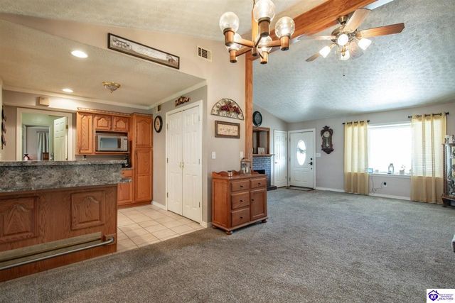 1007 S Woodland Drive, Radcliff, KY 40160