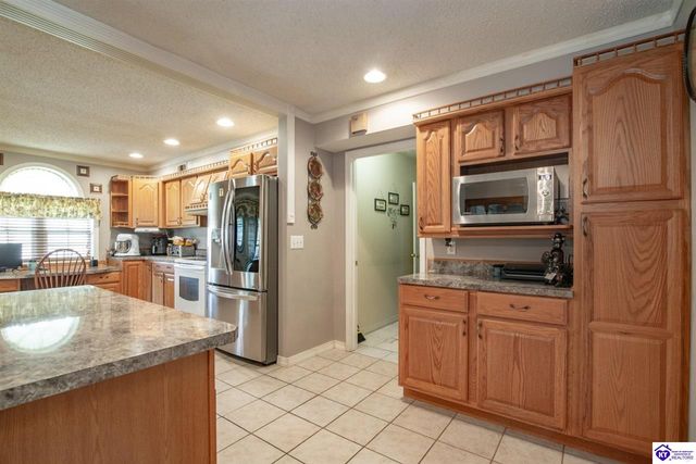 1007 S Woodland Drive, Radcliff, KY 40160