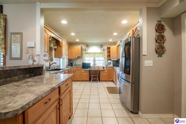 1007 S Woodland Drive, Radcliff, KY 40160