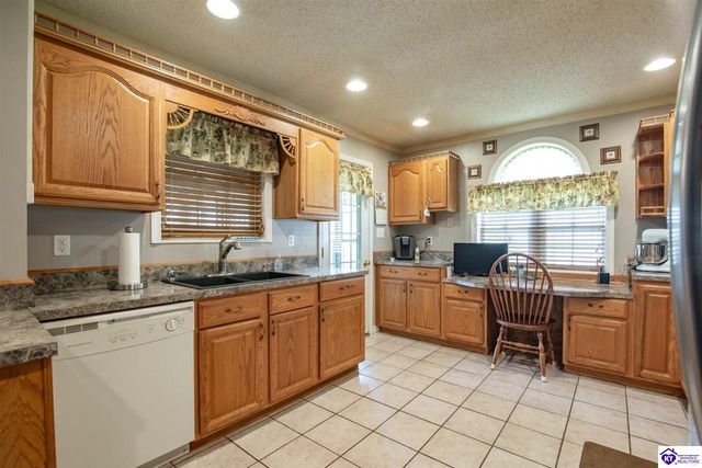 1007 S Woodland Drive, Radcliff, KY 40160
