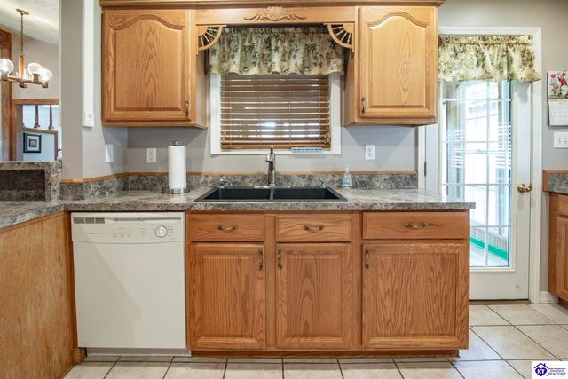 1007 S Woodland Drive, Radcliff, KY 40160