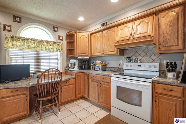 1007 S Woodland Drive, Radcliff, KY 40160