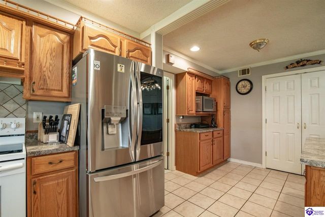 1007 S Woodland Drive, Radcliff, KY 40160