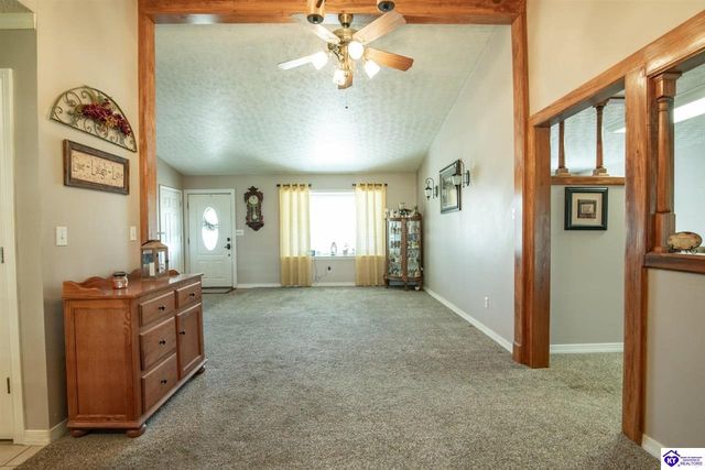 1007 S Woodland Drive, Radcliff, KY 40160