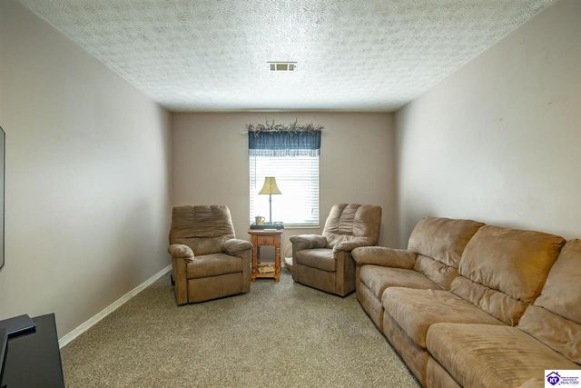 1007 S Woodland Drive, Radcliff, KY 40160