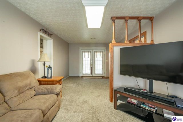 1007 S Woodland Drive, Radcliff, KY 40160
