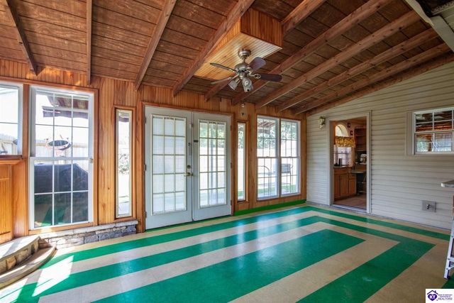 1007 S Woodland Drive, Radcliff, KY 40160