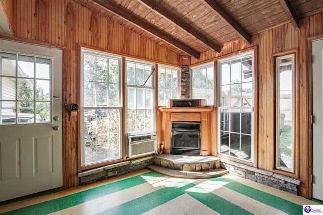 1007 S Woodland Drive, Radcliff, KY 40160