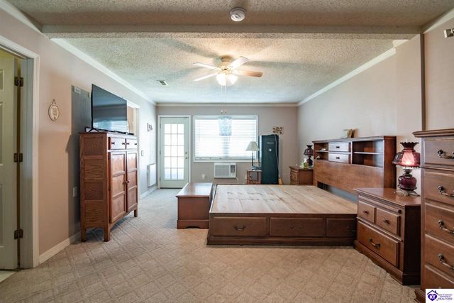 1007 S Woodland Drive, Radcliff, KY 40160