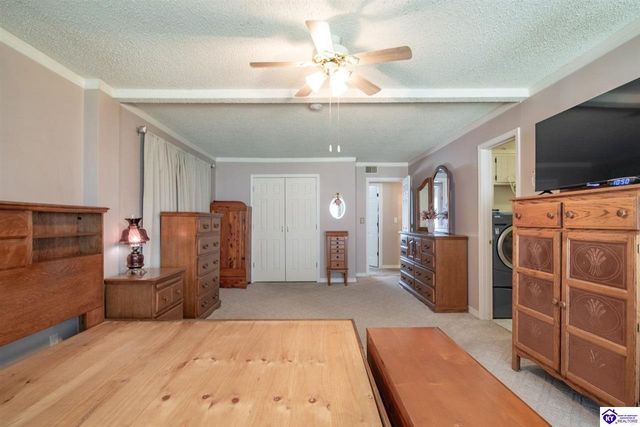 1007 S Woodland Drive, Radcliff, KY 40160