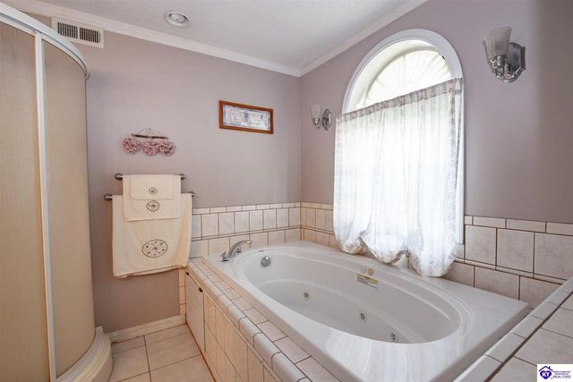 1007 S Woodland Drive, Radcliff, KY 40160