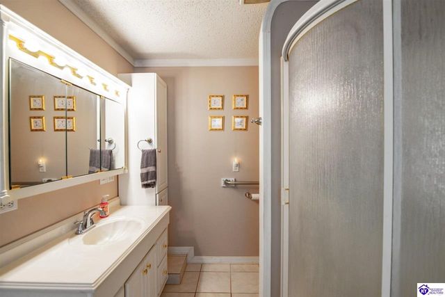 1007 S Woodland Drive, Radcliff, KY 40160