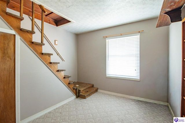 1007 S Woodland Drive, Radcliff, KY 40160