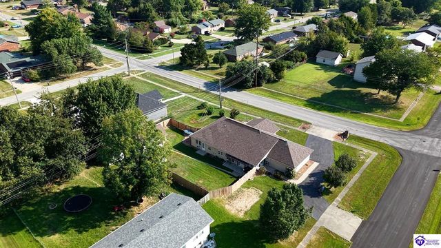 1007 S Woodland Drive, Radcliff, KY 40160