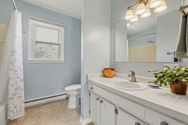 318 Kenway Drive, Lansing, MI 48917