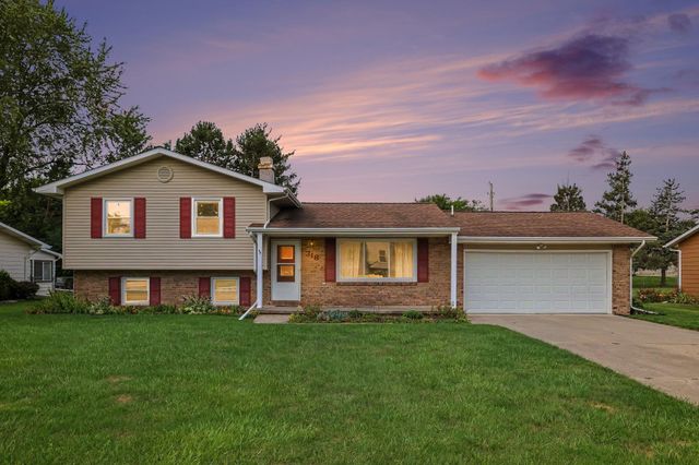 318 Kenway Drive, Lansing, MI 48917