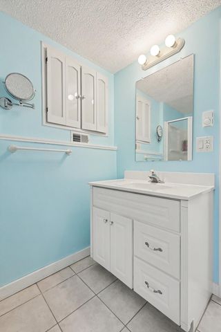 318 Kenway Drive, Lansing, MI 48917