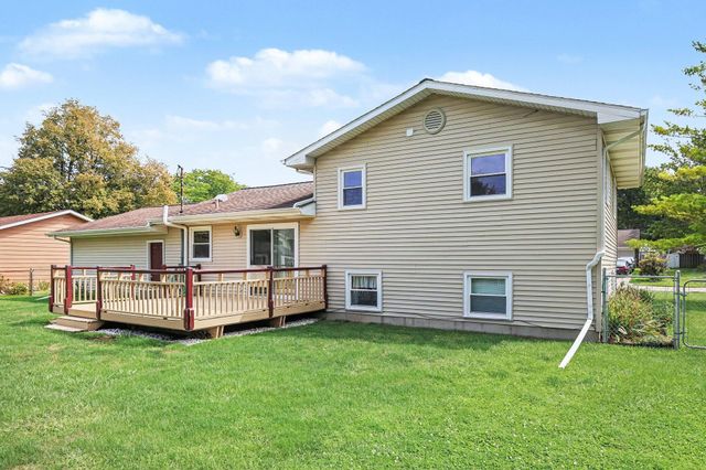 318 Kenway Drive, Lansing, MI 48917
