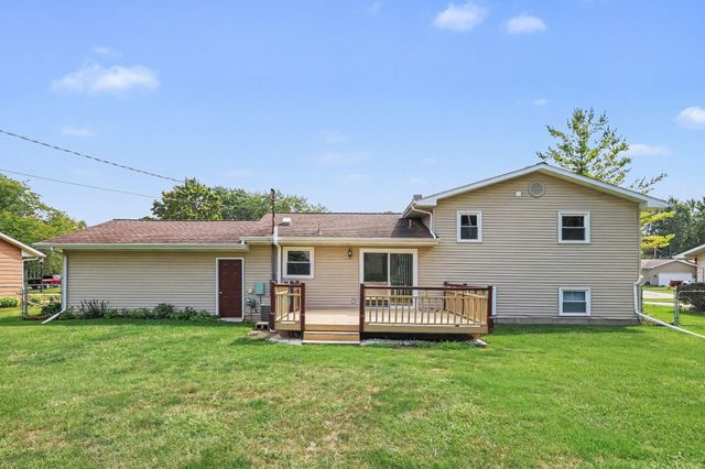318 Kenway Drive, Lansing, MI 48917
