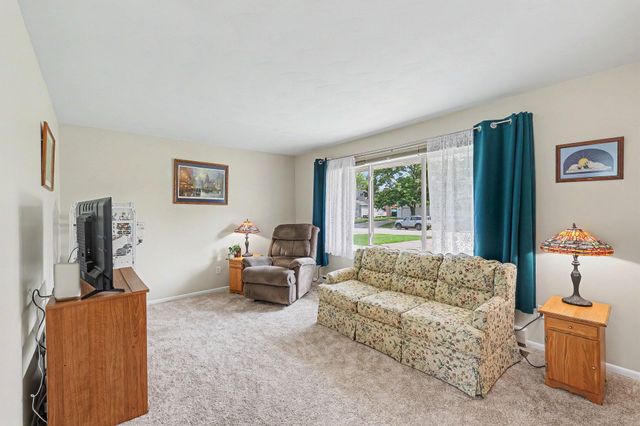 318 Kenway Drive, Lansing, MI 48917